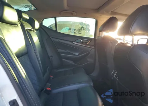 2017 Nissan Maxima 3.5S z USA, uszkodzony, nr VIN 1N4AA6AP3HC420450